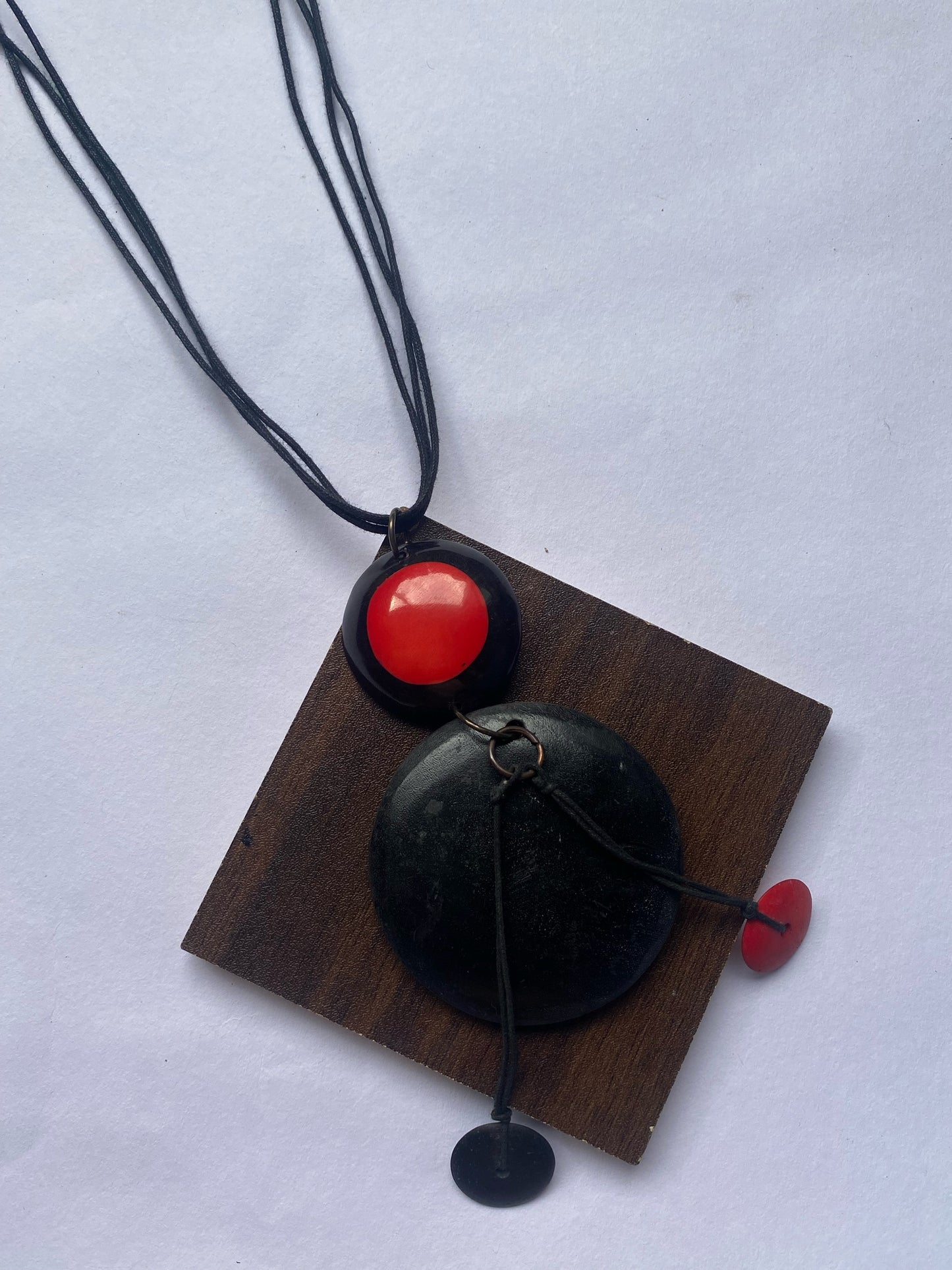 Geometric Wooden & Resin Pendant Necklace – Black & Red