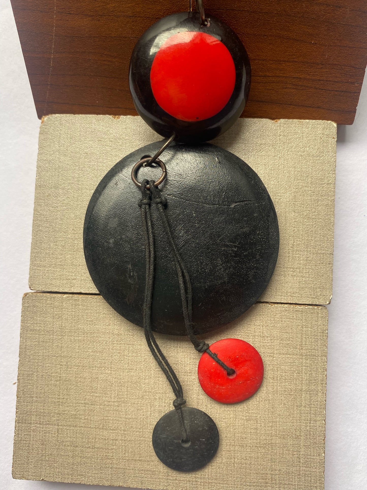 Geometric Wooden & Resin Pendant Necklace – Black & Red