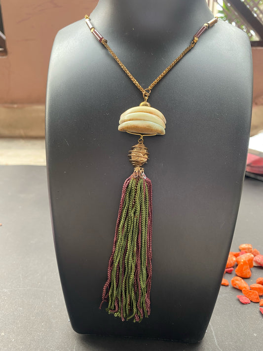Vintage Shell Pendant Necklace with Tassel – Boho Luxe