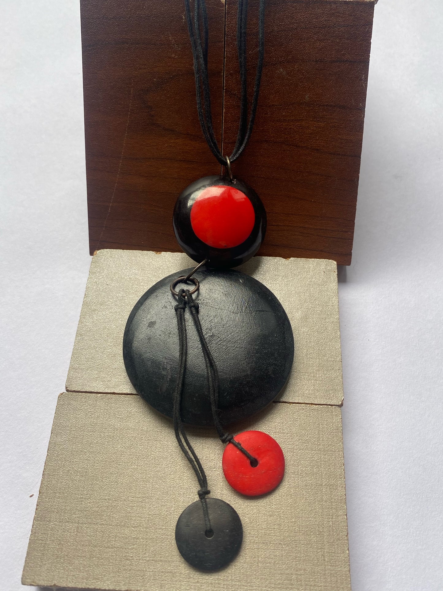 Geometric Wooden & Resin Pendant Necklace – Black & Red
