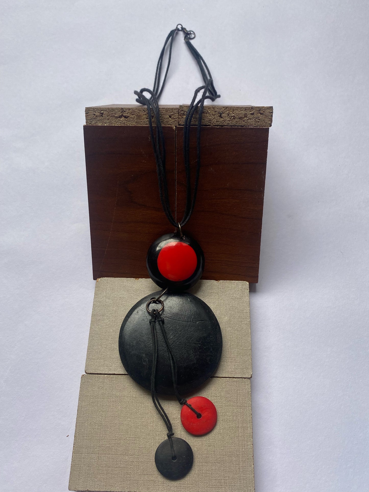 Geometric Wooden & Resin Pendant Necklace – Black & Red