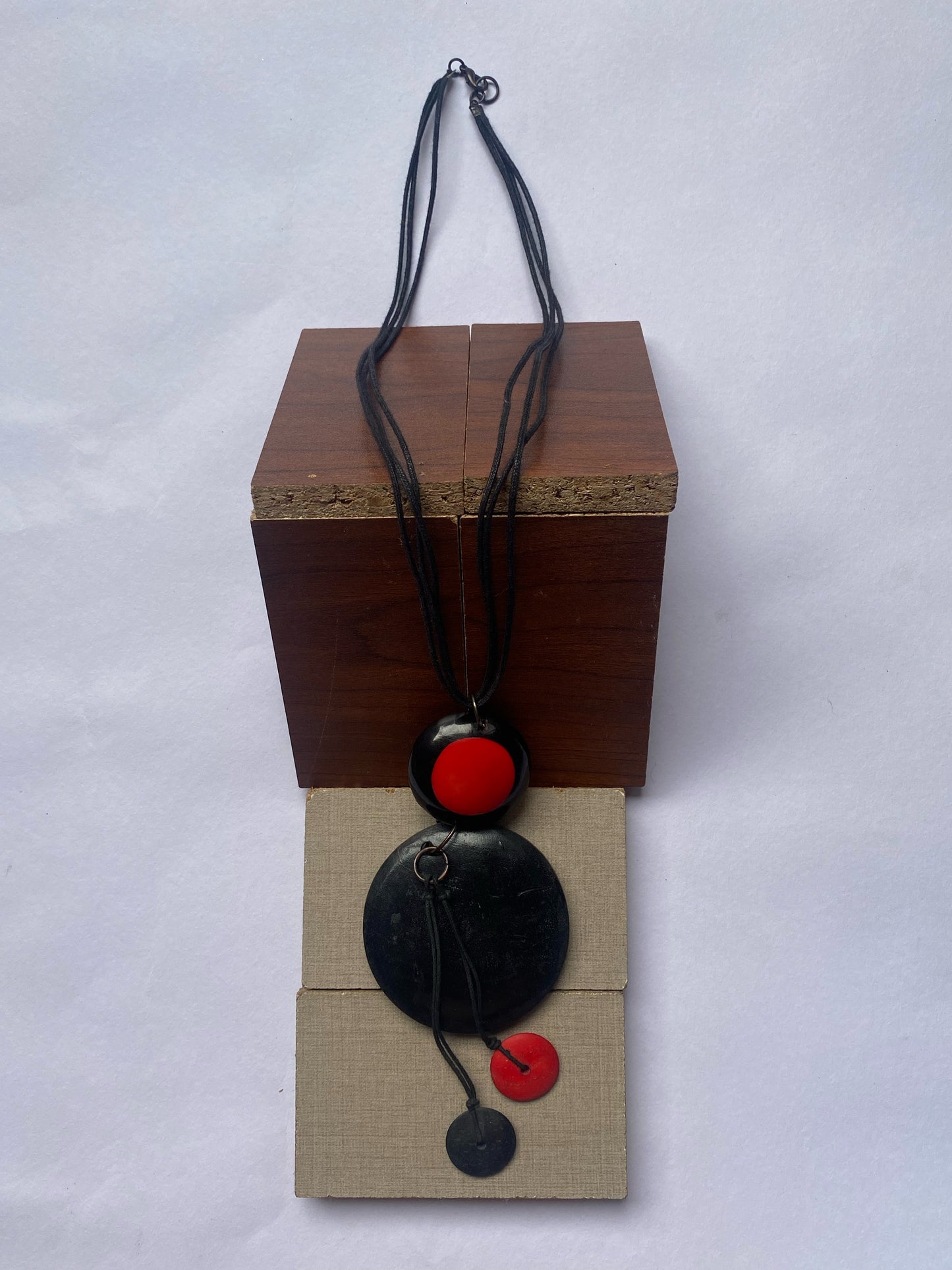 Geometric Wooden & Resin Pendant Necklace – Black & Red