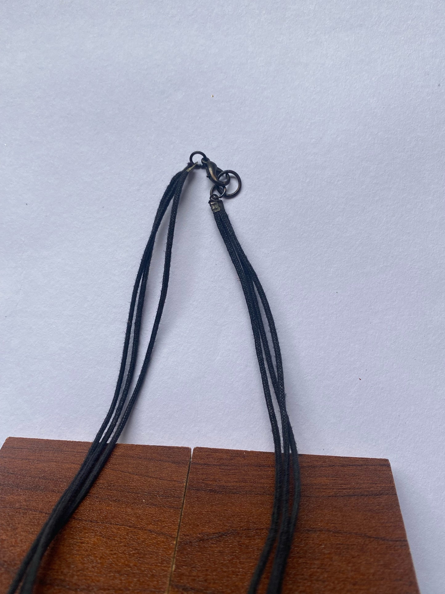 Geometric Wooden & Resin Pendant Necklace – Black & Red