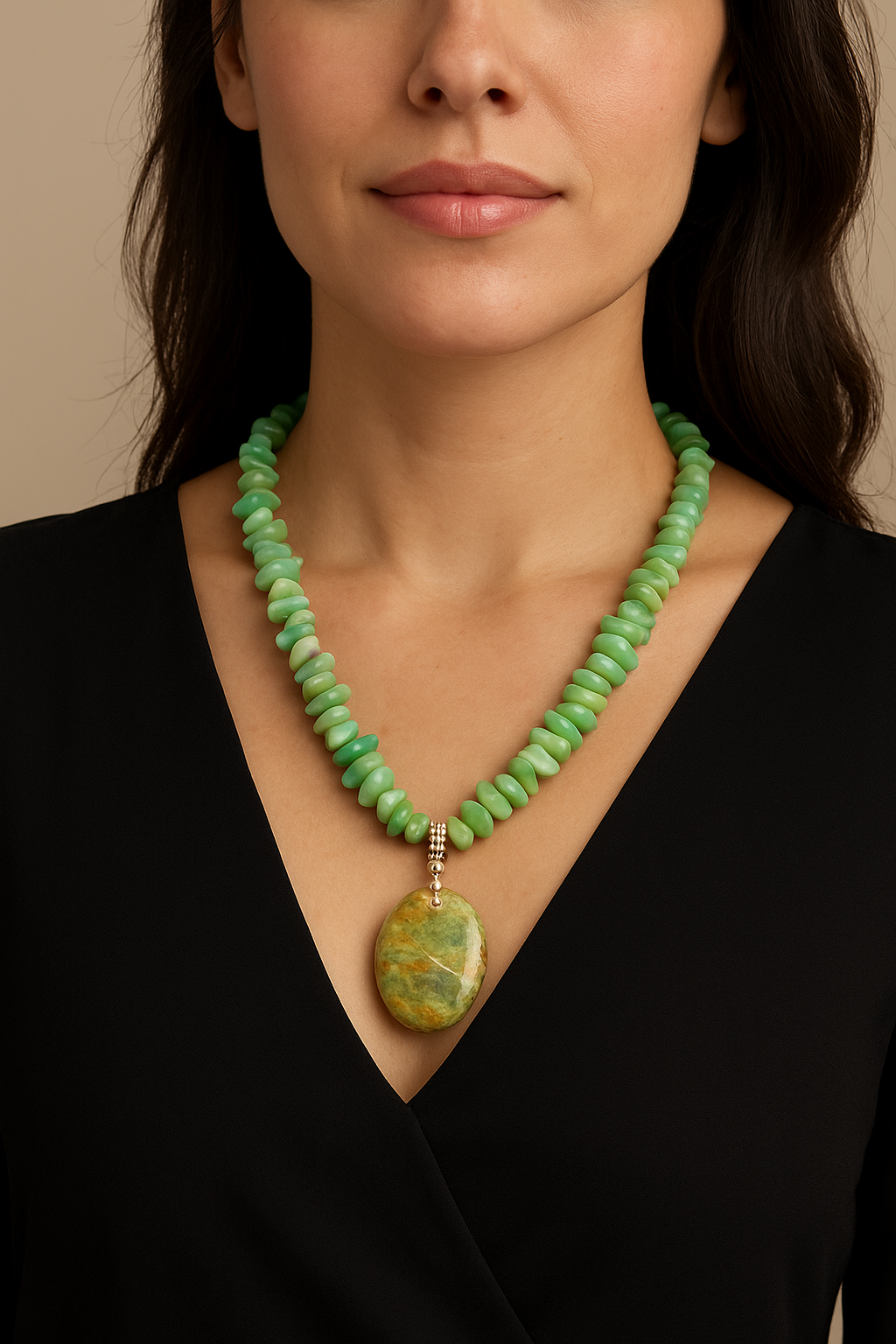 Green Gemstone Chip Necklace with Natural Stone Pendant